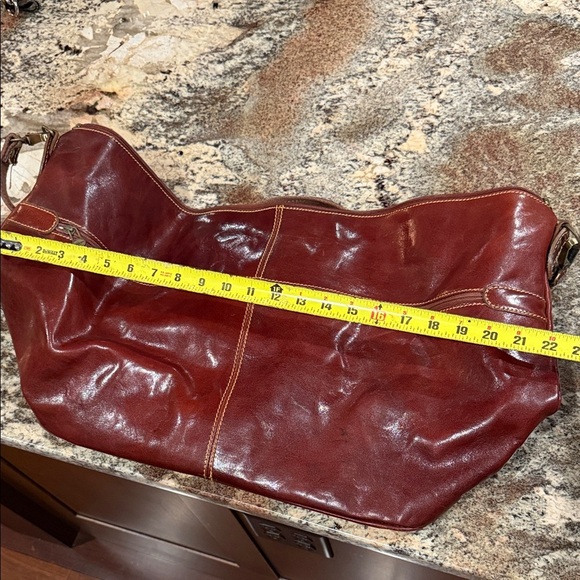 Made in Italy - Italian Leather Travel Shoulder Bag - Picture 7 of 7